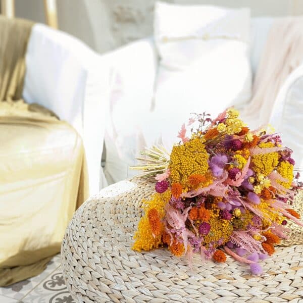 Bouquet Fleurs séchées aux couleurs acidulée de la méditerranée, composé de phalaris oranges, achillées jaunes, lagurus fuschia, glixia jaunes, taille grande