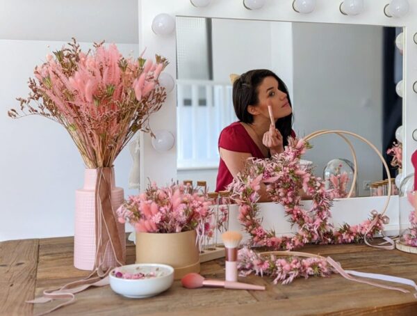 Bouquet fleurs séchées de couleur rose composé d'avoine, de limonium de nigel et de lagurus, existe en trois tailles