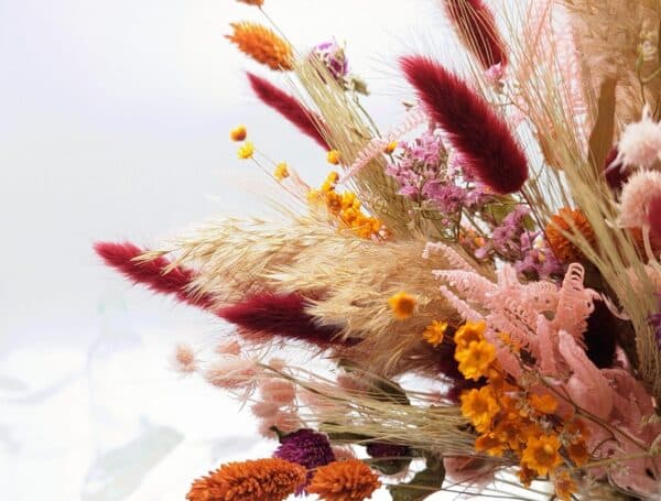 Bouquet fleurs séchées Champêtre aux teintes acidulées, composé de blé, de lagurus, limonium et phalaris existe en 3 tailles