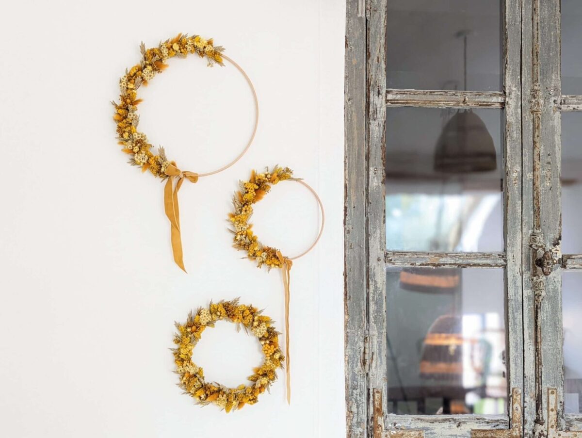 Couronne fleurs séchées jaunes, anneaux fleuris jaune, cercle en bois fleurs séchées, décoration murale en fleurs séchées existe en 3 tailles