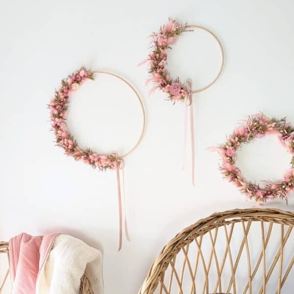 Couronne fleurs séchées rose pâle, anneaux fleuris rose pâle, cercle en bois fleurs séchées, décoration murale en fleurs séchées existe en 3 tailles