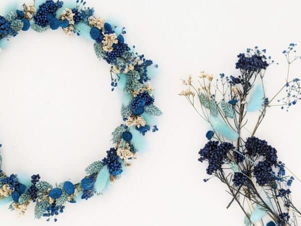 Couronne fleurs séchées bleues, anneaux fleuris bleu, cercle en bois fleurs séchées, décoration murale en fleurs séchées existe en 3 tailles