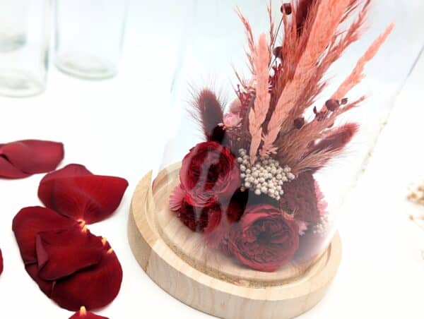 cloche fleurs séchées, saint valentin, fleurs saint valentin, rose stabilisée rouge, rose rouge, fleurs séchée rouge, amour, love, idée cadeau saint valentin