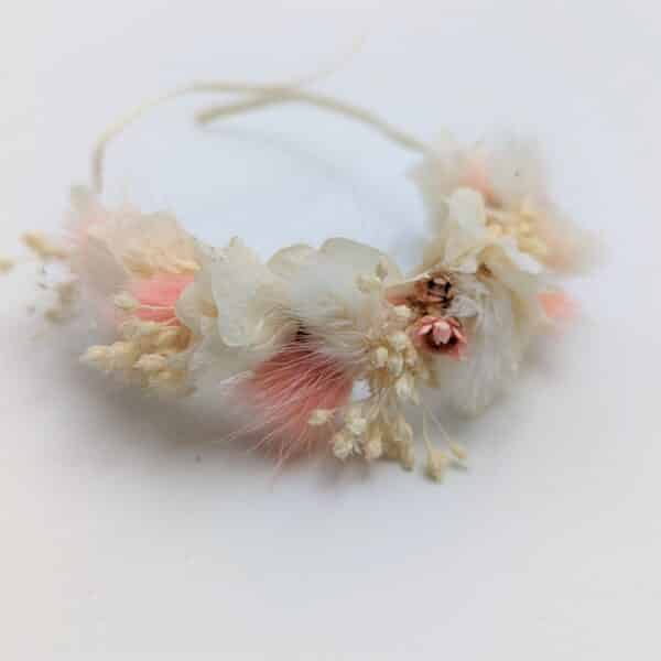 bracelet témoin ou demoiselle d'honneur en fleurs séchées dans les tons rose et blanc