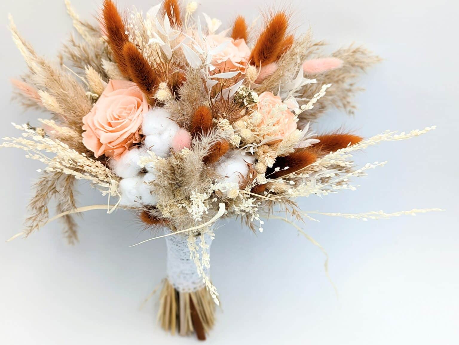 Bouquet de mariée en fleurs séchées stabilisées fleur de pêcher