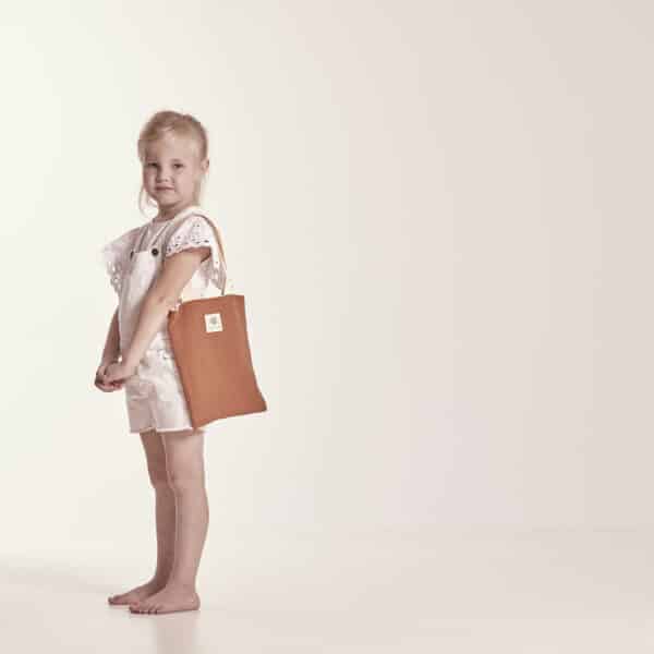 petit sac tote bage pour enfant en toile beige à l'intérieur et double gaze de coton à l'extérieur de couleur châtaigne