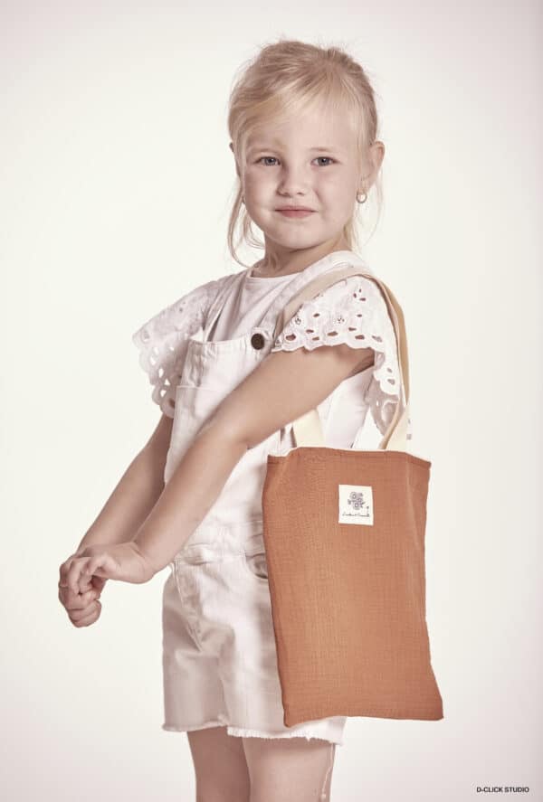 petit sac tote bage pour enfant en toile beige à l'intérieur et double gaze de coton à l'extérieur de couleur châtaigne