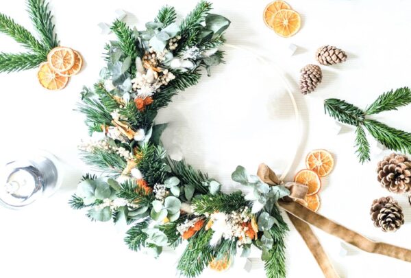 Décorations de porte, couronne marché de noël et mon beau sapin. Couronnes fleurs séchées, anneaux fleuris, cercle en bois.