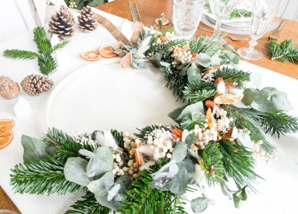 Décorations de porte, couronne marché de noël et mon beau sapin. Couronnes fleurs séchées, anneaux fleuris, cercle en bois.