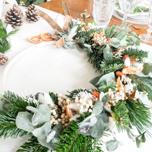 Décorations de porte, couronne marché de noël et mon beau sapin. Couronnes fleurs séchées, anneaux fleuris, cercle en bois.