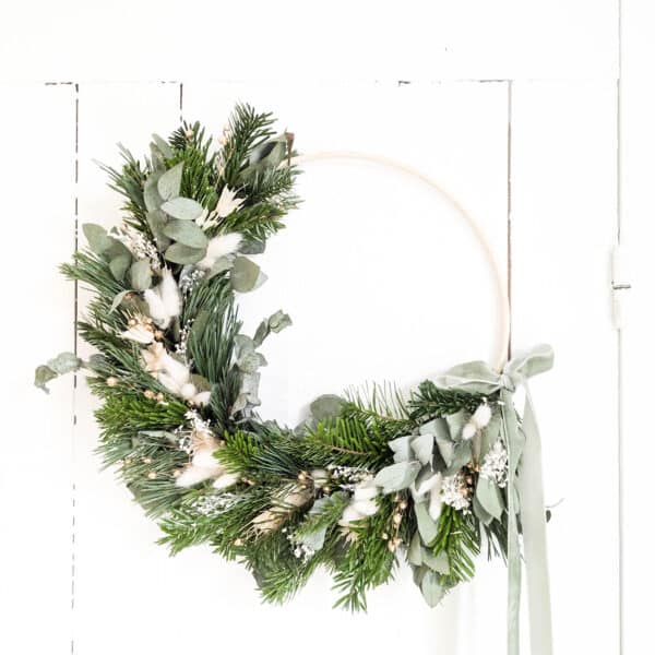 Décorations de porte, couronne marché de noël et mon beau sapin. Couronnes fleurs séchées, anneaux fleuris, cercle en bois.