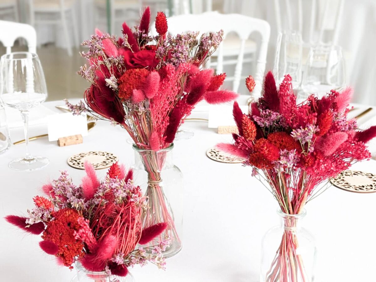 Centres de table trio rouge en fleurs séchées et stabilisées