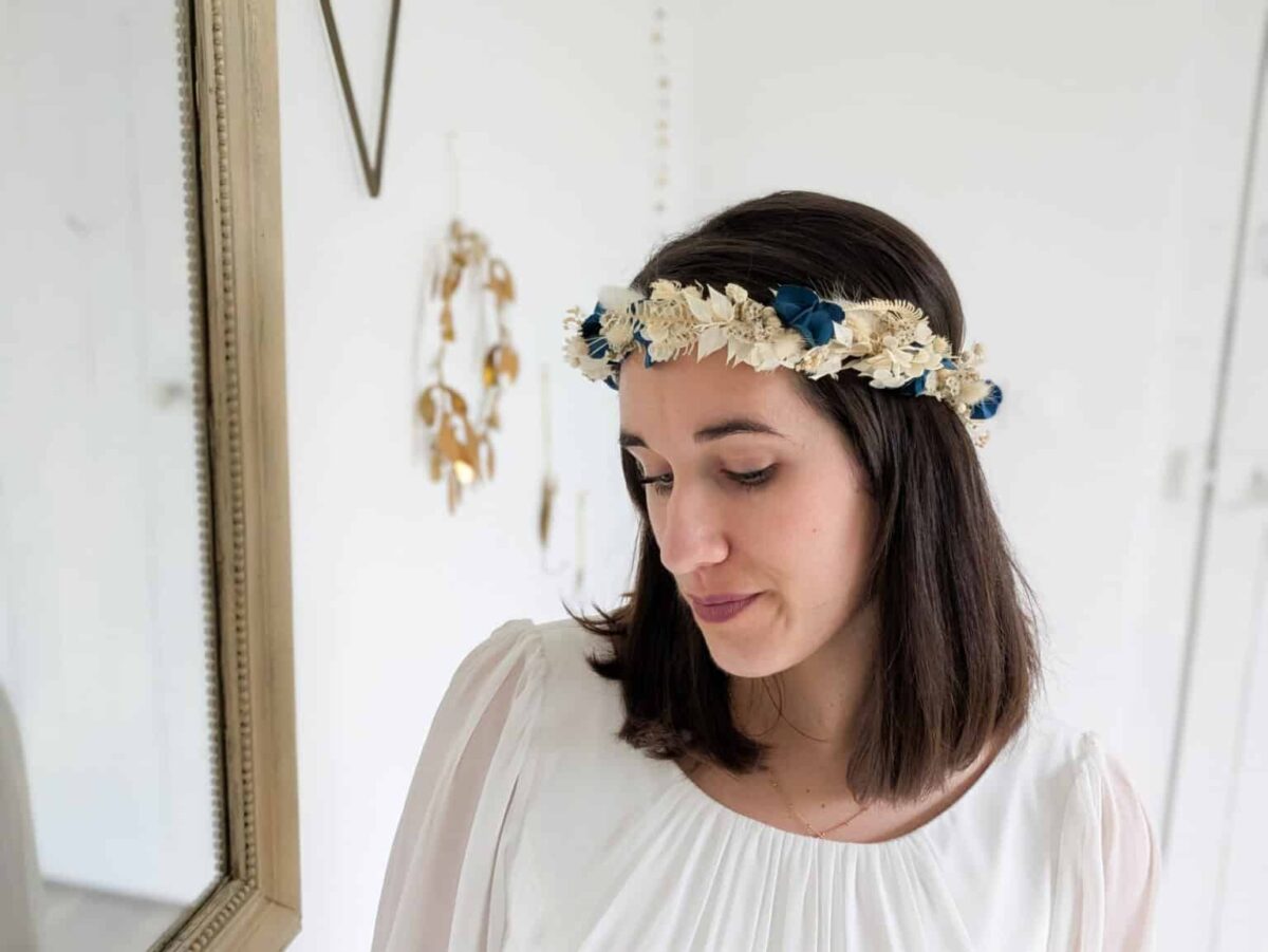 Couronne de Mariage en Fleurs Séchées Ton Bleu Bourrache – Image 4