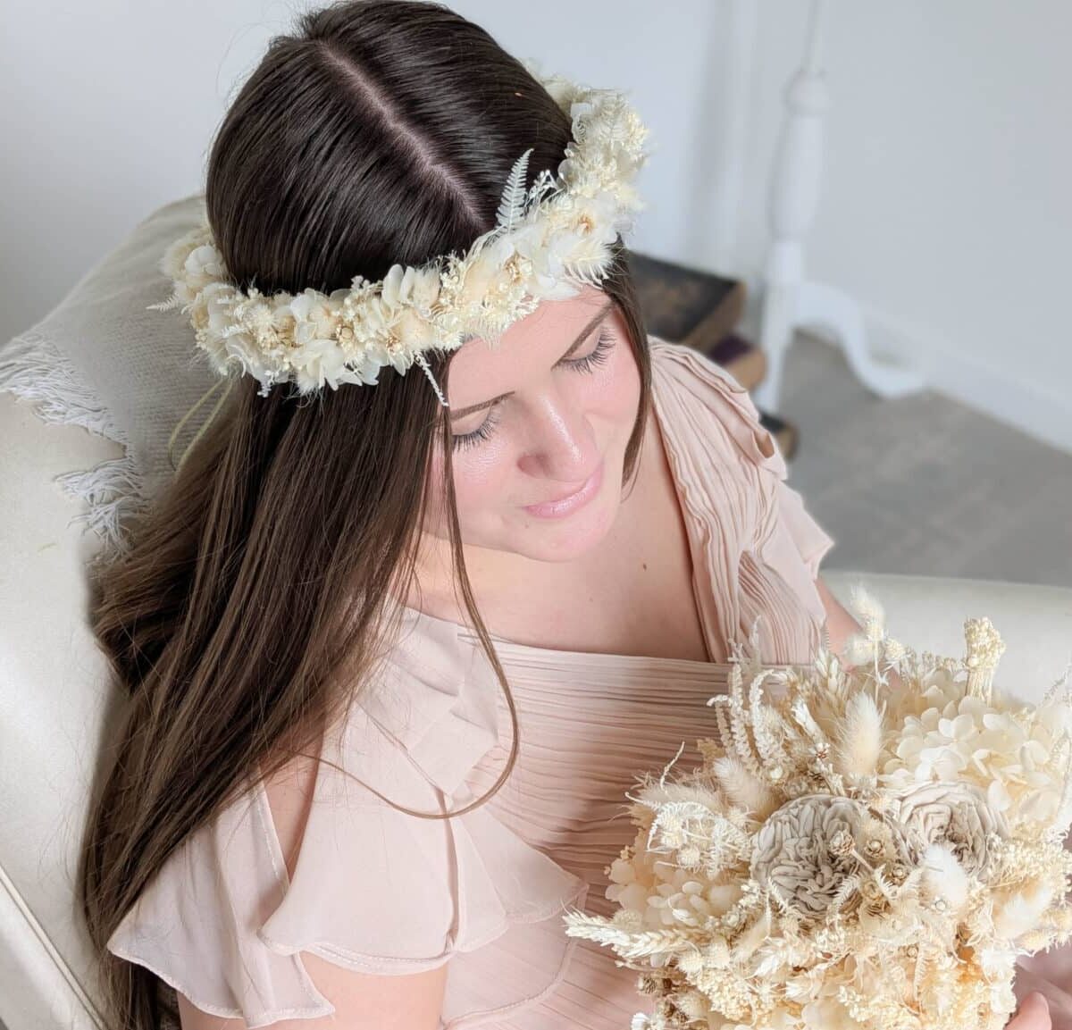 Couronne mariage en fleurs séchées couleur blanc pâquerette