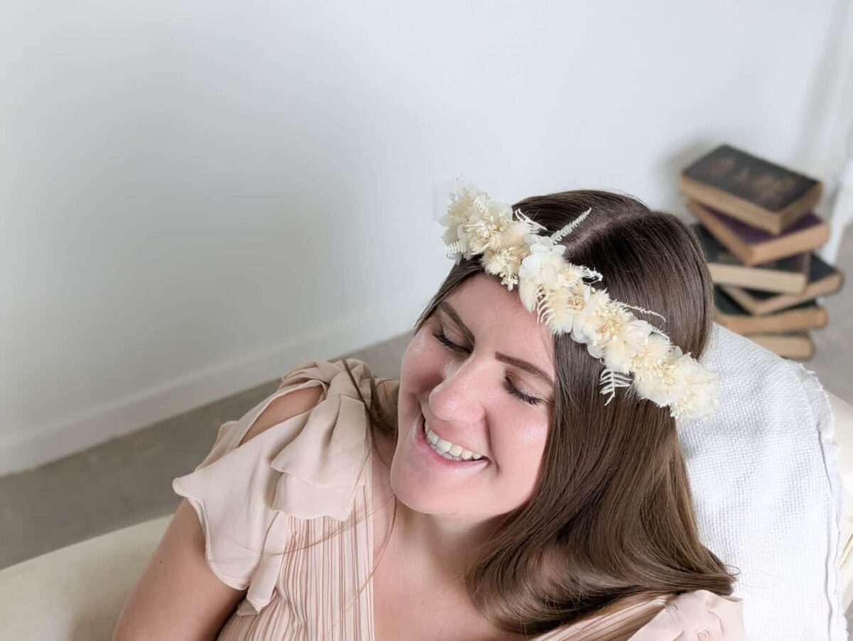 Couronne de Mariage en Fleurs Séchées Ton Blanc Pâquerette – Image 3