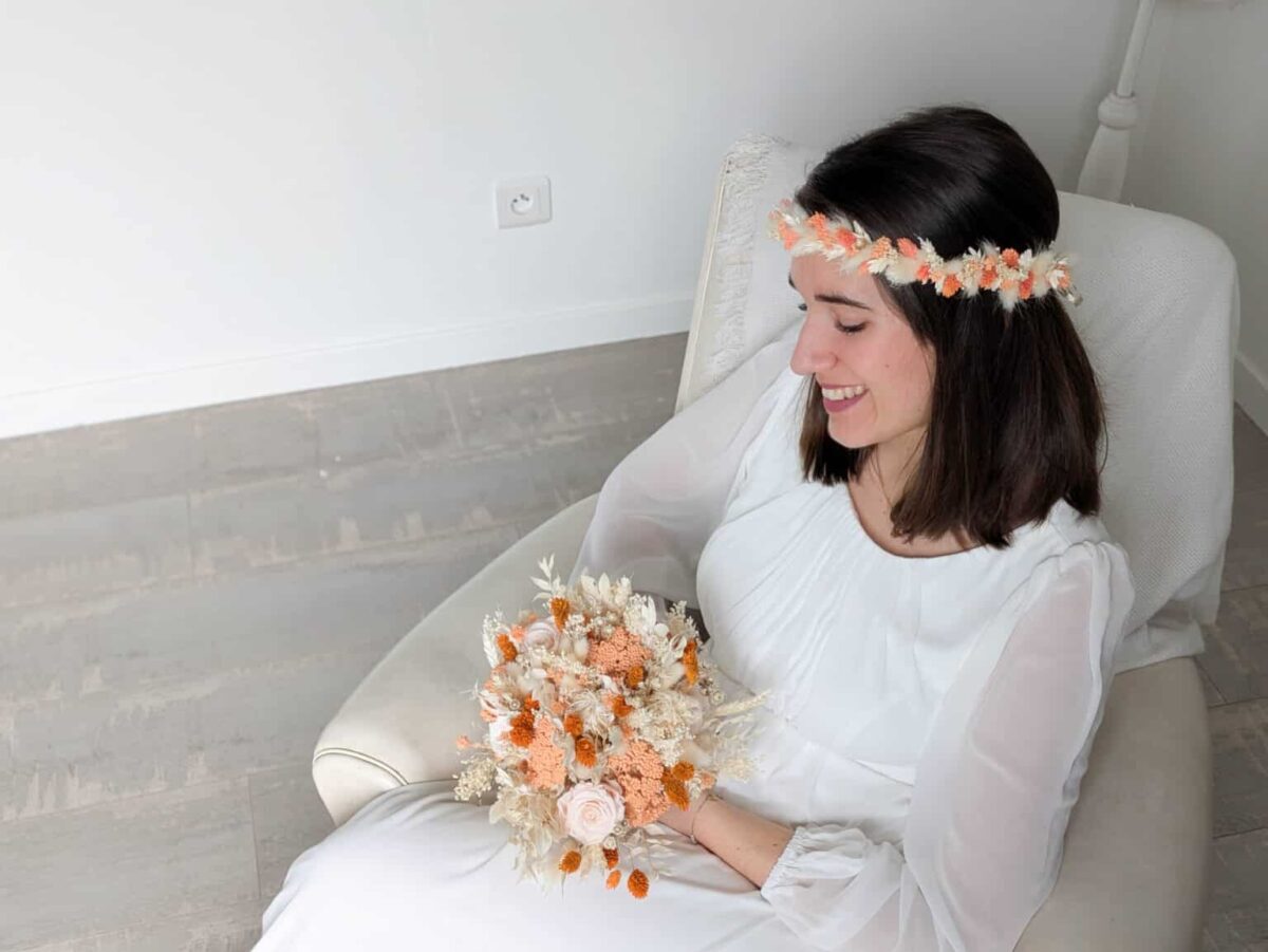 Couronne mariage en fleurs séchées couleur ton sauvage