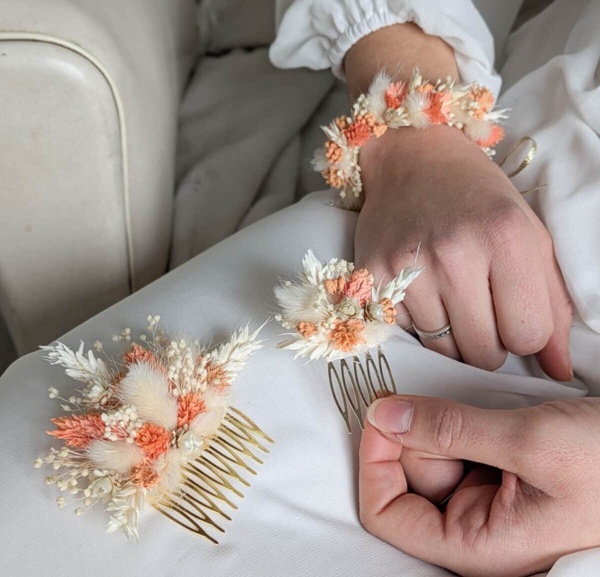 peigne doré mariage orné de fleurs séchées demoiselle d'honneur, témoin, enfant, mariée de couleur ton sauvage existe en deux tailles