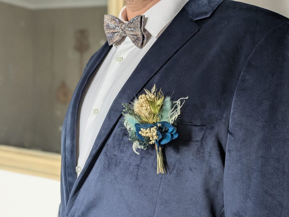 Boutonnières Mariage en Fleurs Séchées Ton Bleu Bourrache – Image 2