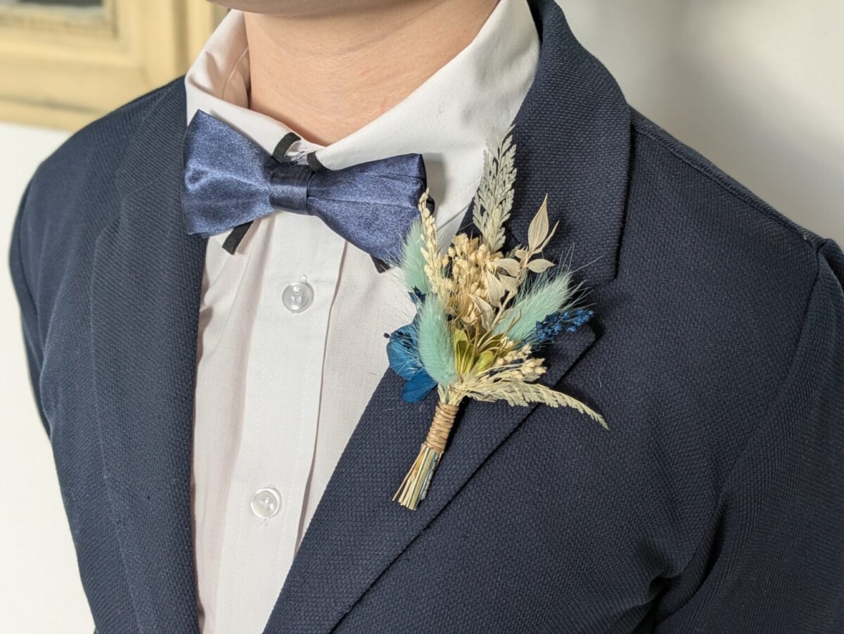 Boutonnières Mariage en Fleurs Séchées Ton Bleu Bourrache – Image 3