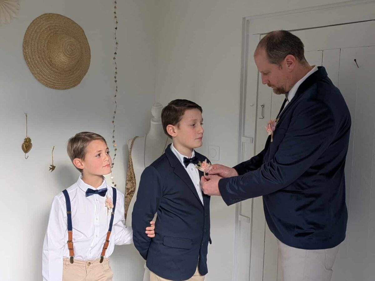 Boutonnières Mariage en Fleurs Séchées Ton Rose Romantique – Image 5